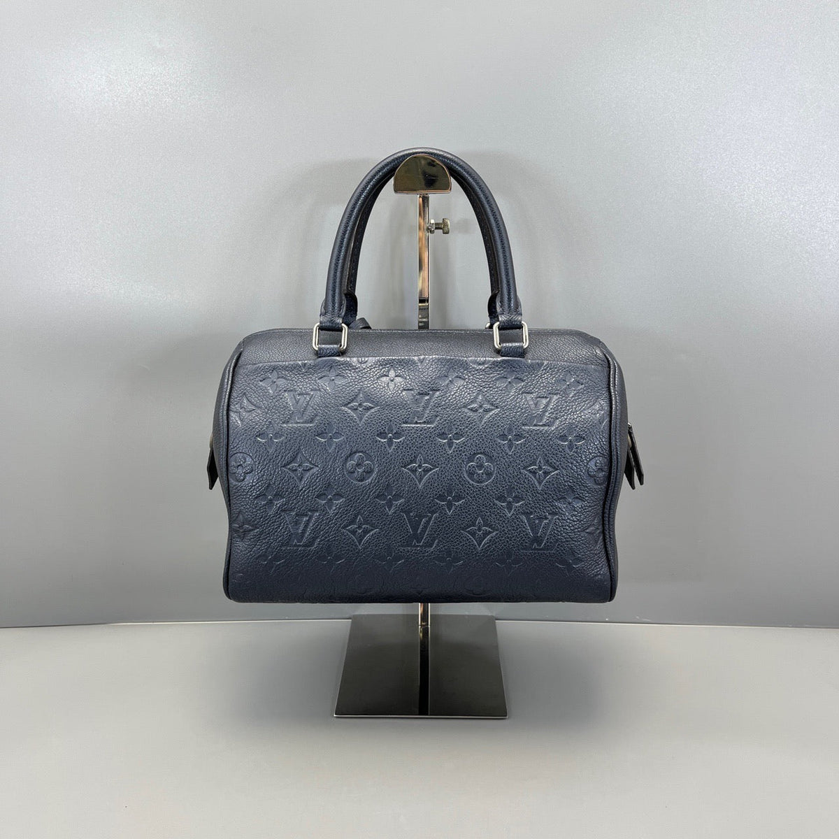LOUIS VUITTON<br>Shoulder Bag