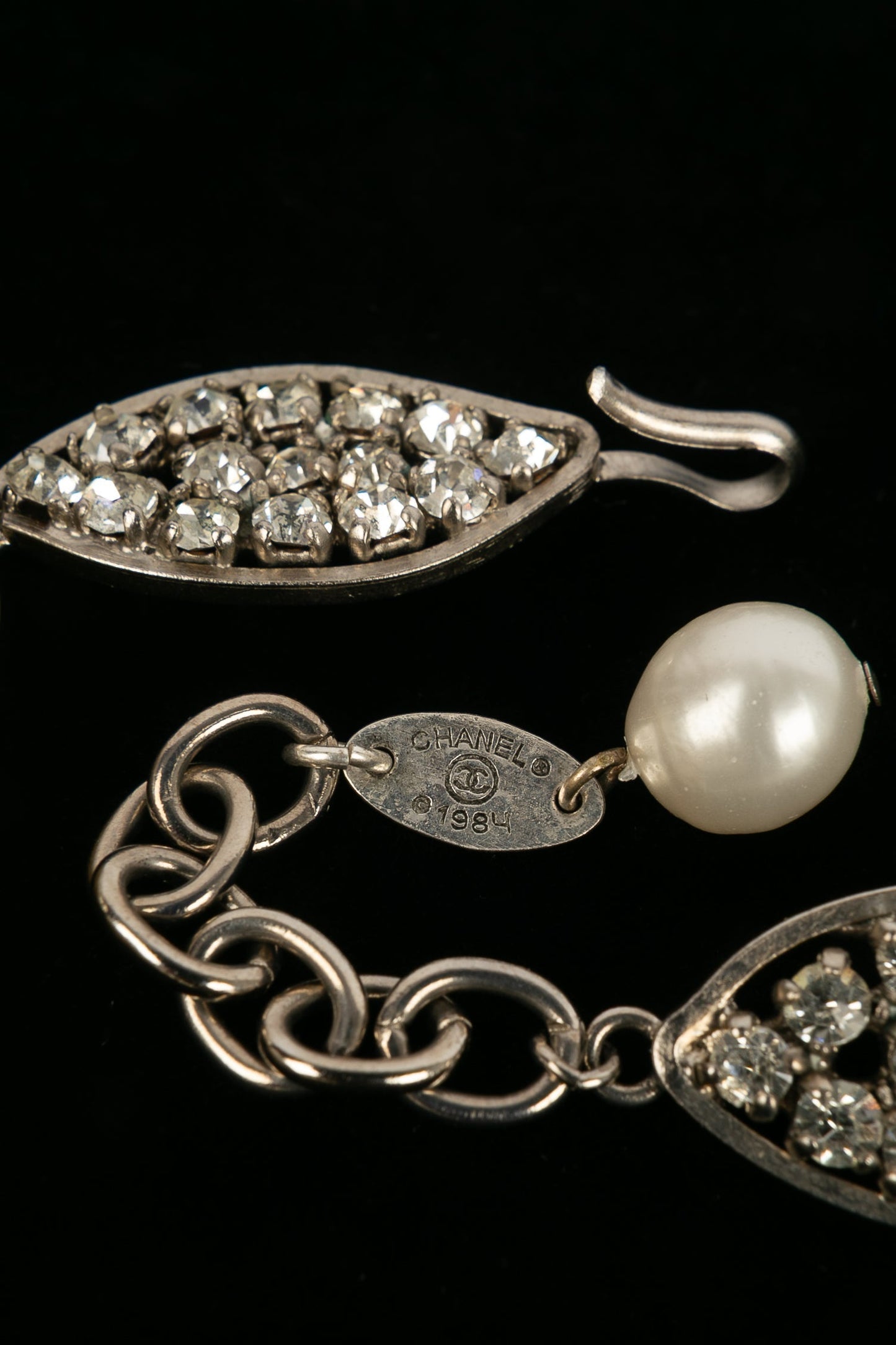 Collier camélia Chanel 1984