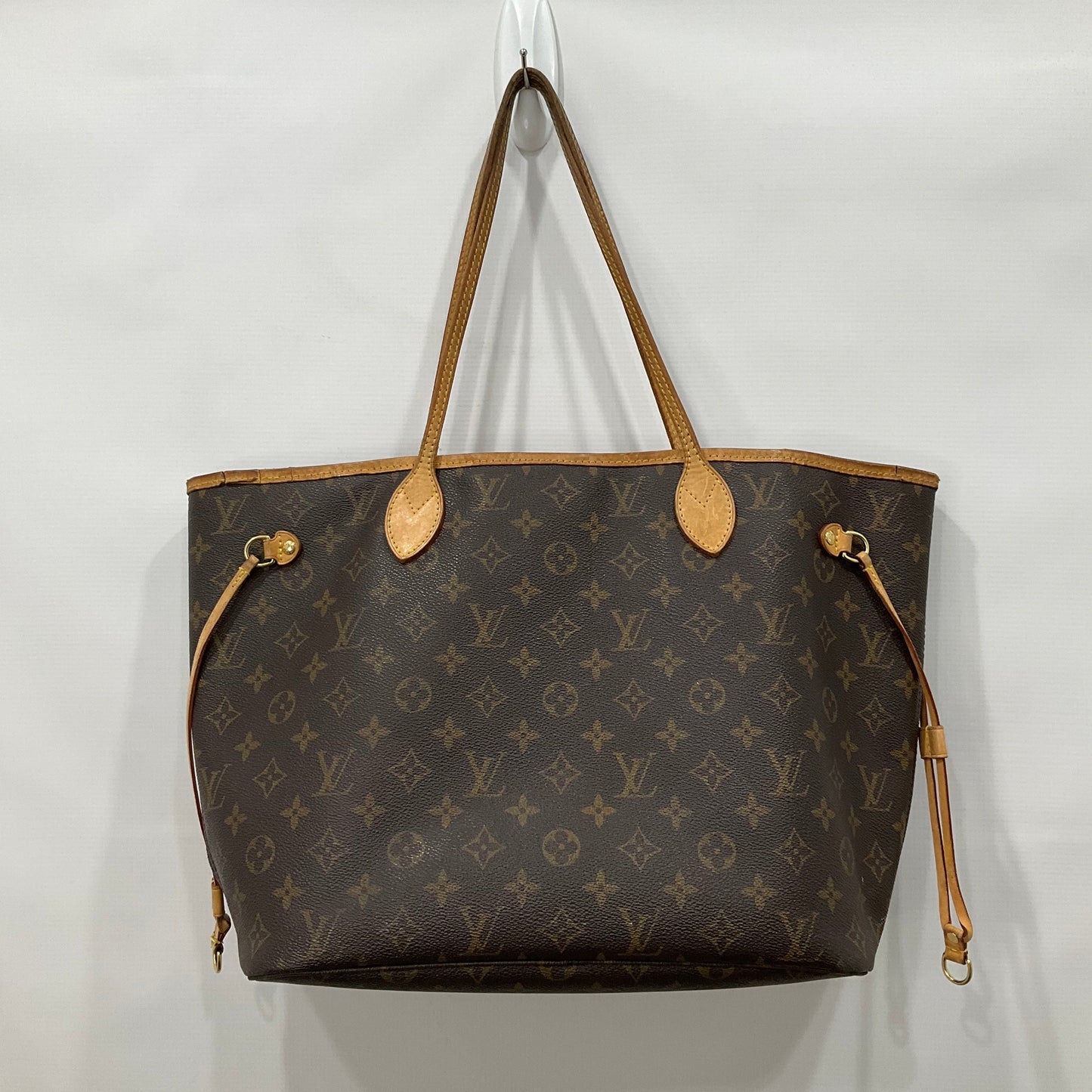 Handbag Luxury Designer By Louis Vuitton  Size: Medium