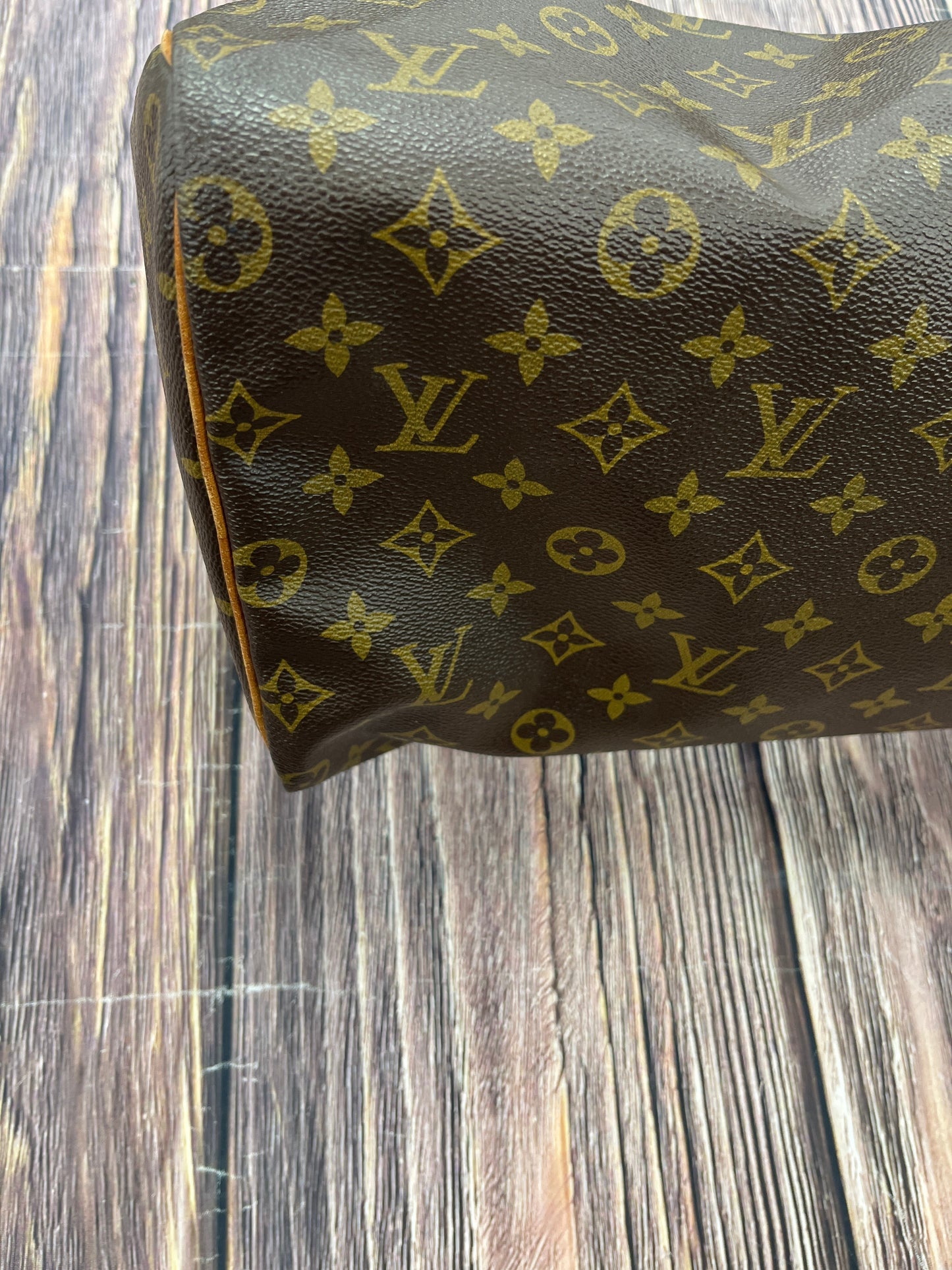 Handbag Luxury Designer By Louis Vuitton  Size: Large