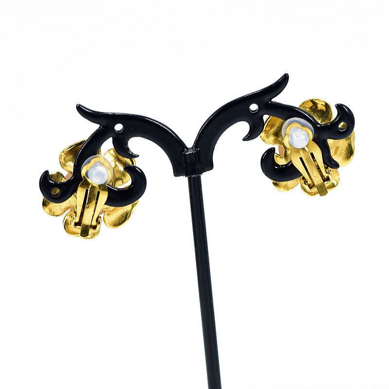 Chanel Faux Pearl Flower Earrings Plastic Earrings in Fair condition