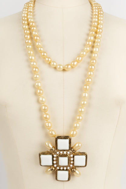 Collier croix Chanel