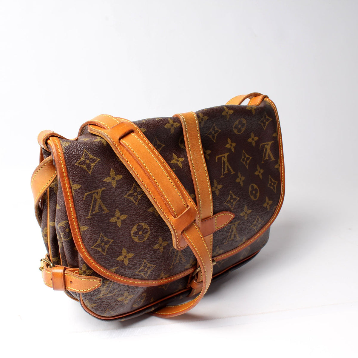Saumur 30 Monogram