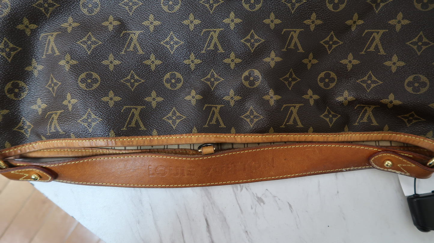 Handbag Luxury Designer By Louis Vuitton  Size: Large