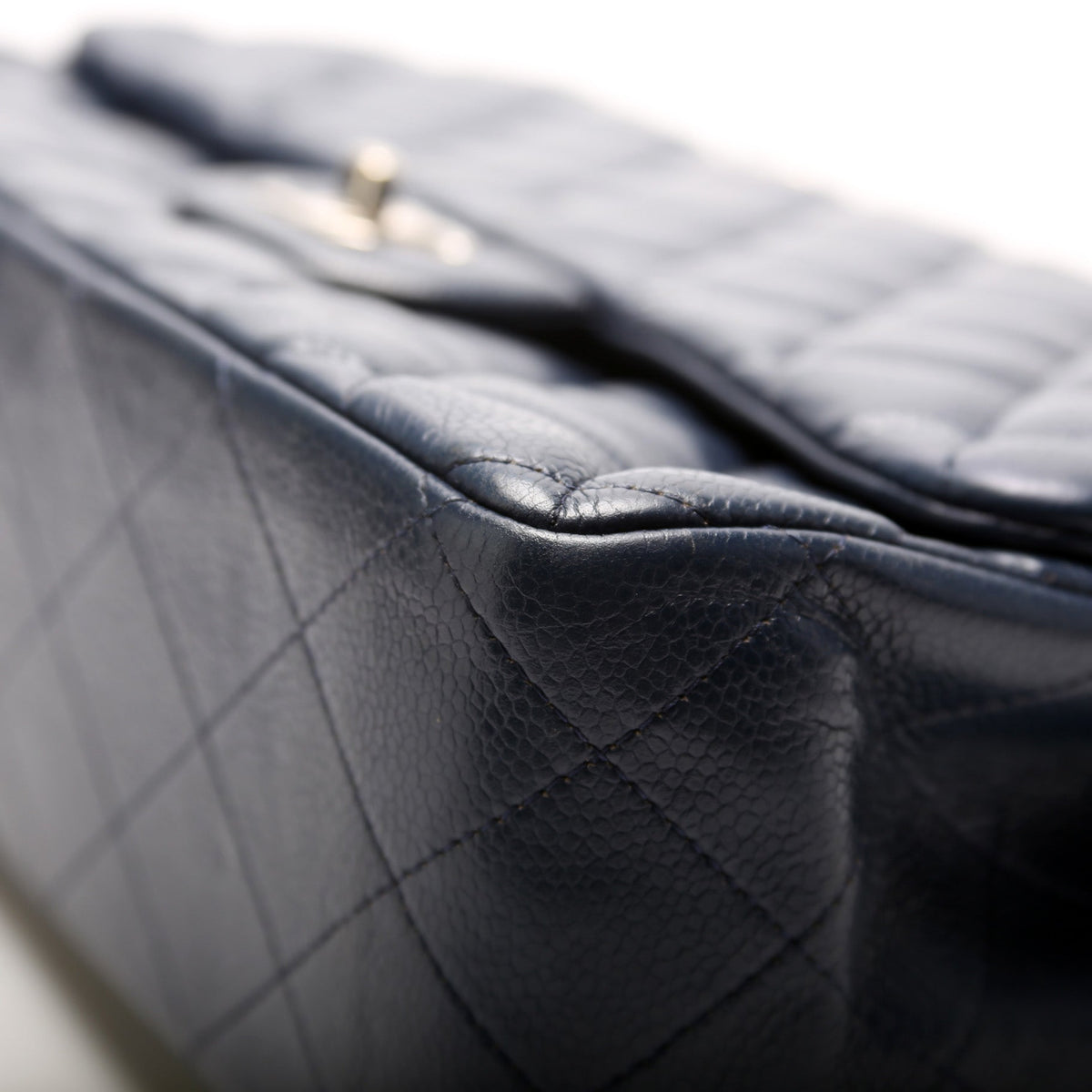 Classic Flap Jumbo Caviar 17-20M