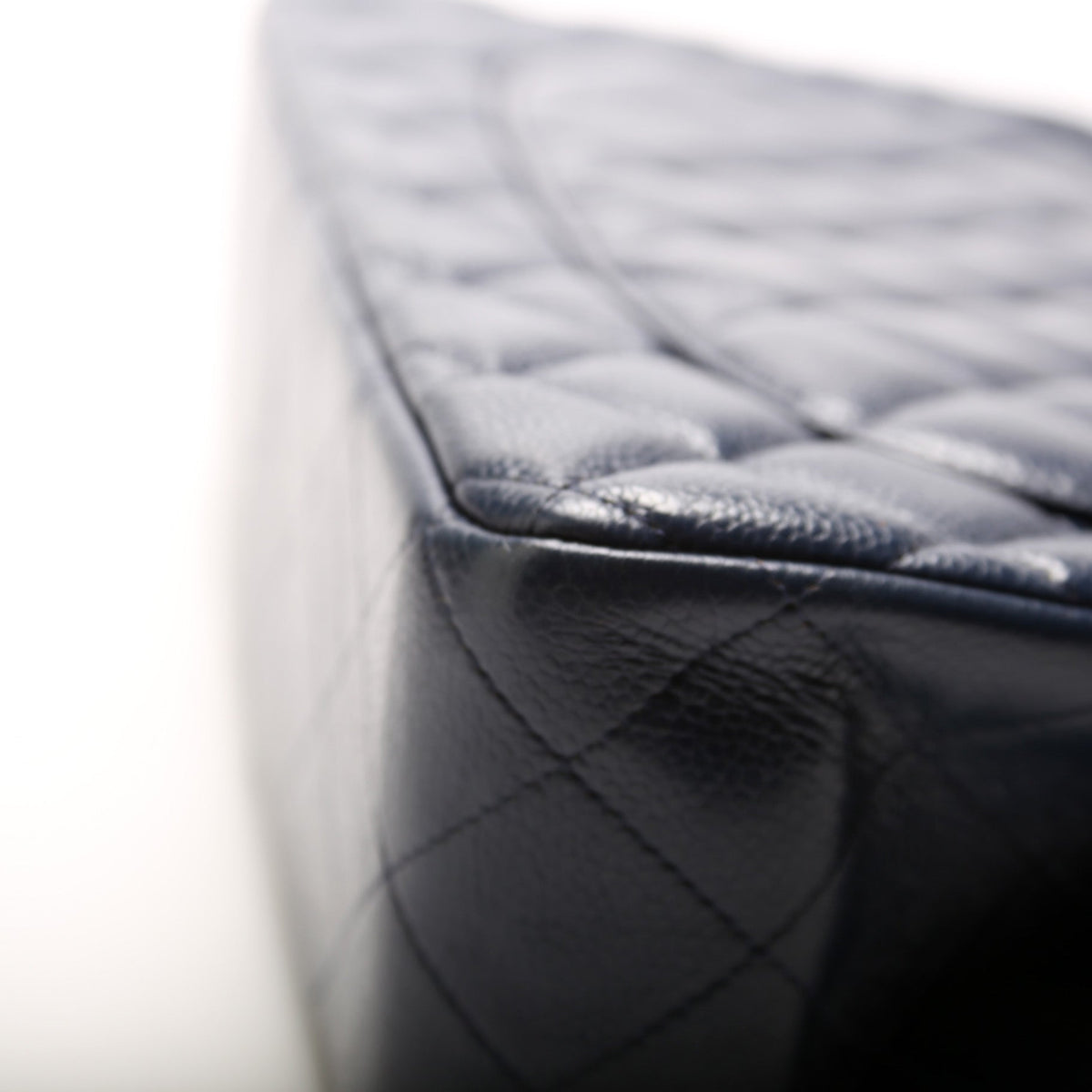 Classic Flap Jumbo Caviar 17-20M