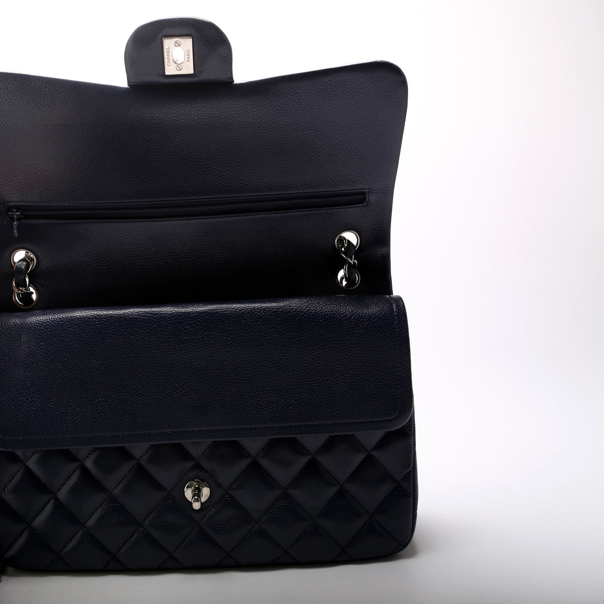 Classic Flap Jumbo Caviar 17-20M