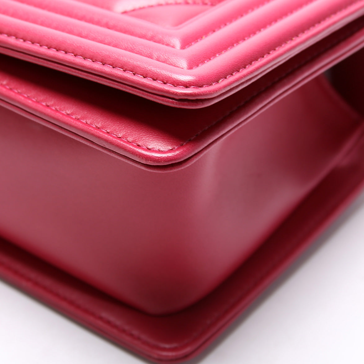 Boy Flap Medium Old Lambskin Berry