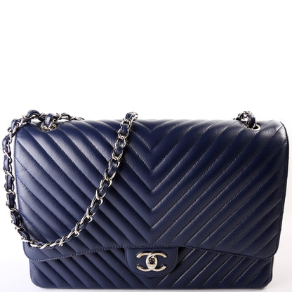 Classic Flap Maxi Chevron Caviar 22M