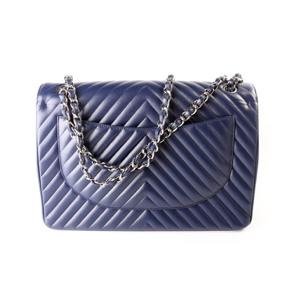 Classic Flap Maxi Chevron Caviar 22M