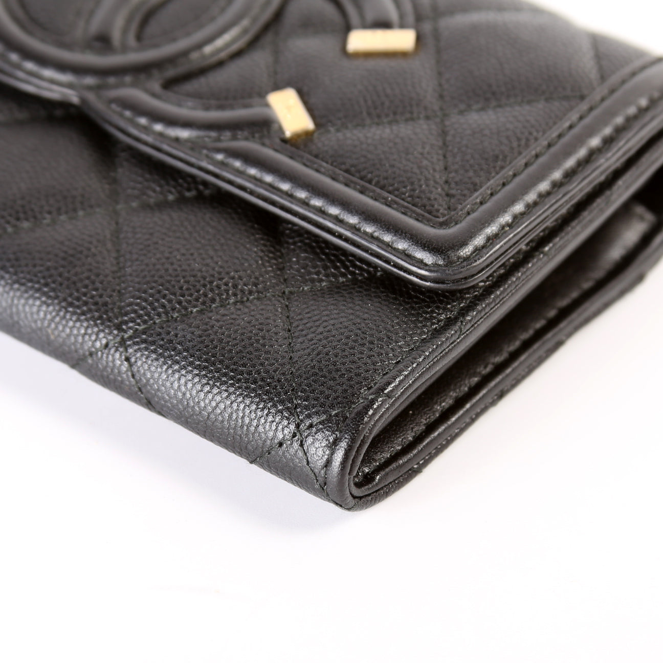 Filigree Medium Flap Wallet Caviar 25M