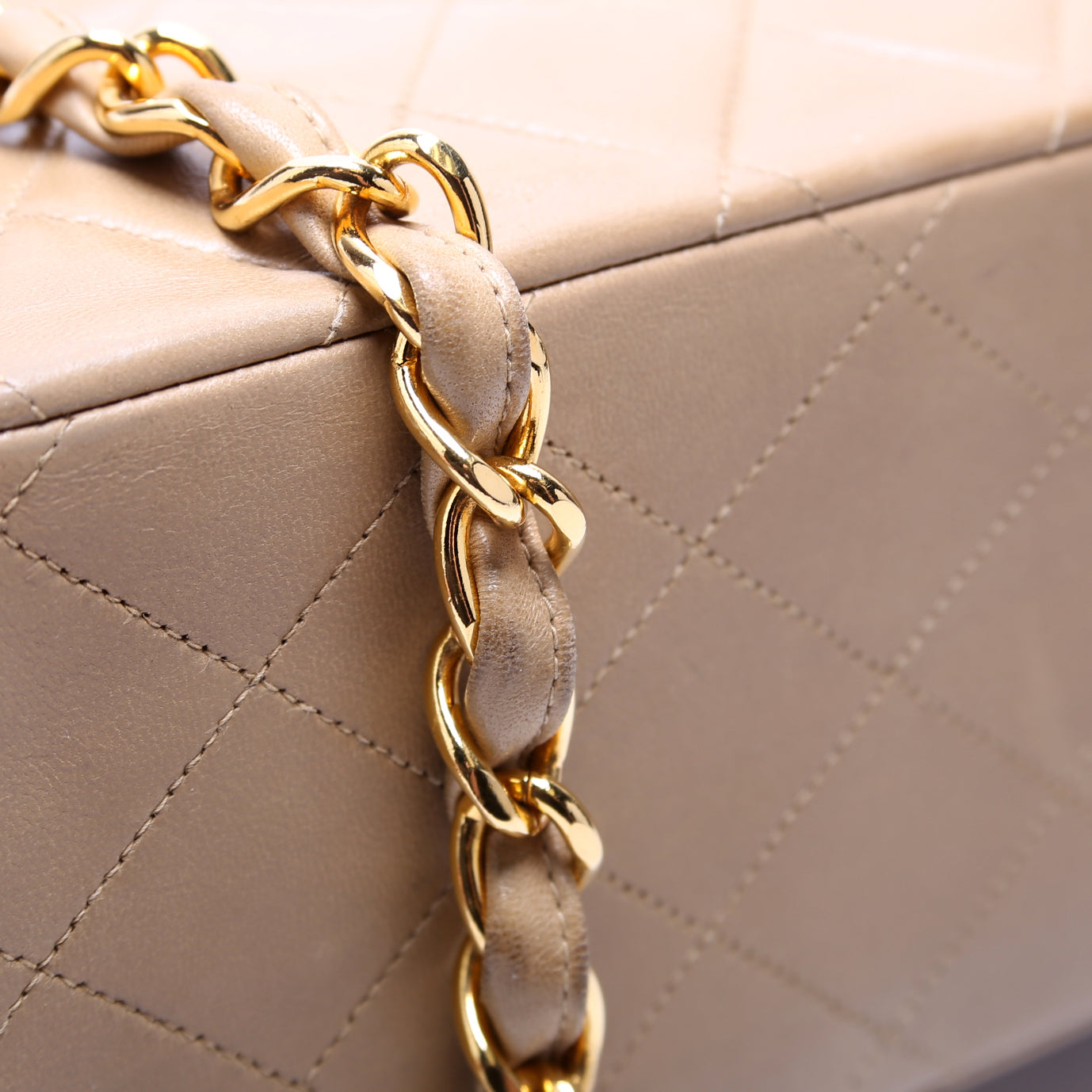 Classic Flap Maxi Lambskin 00-05M