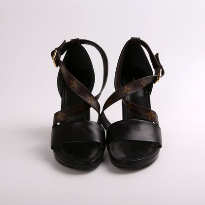 Matchmake Cross Sandals Size 40