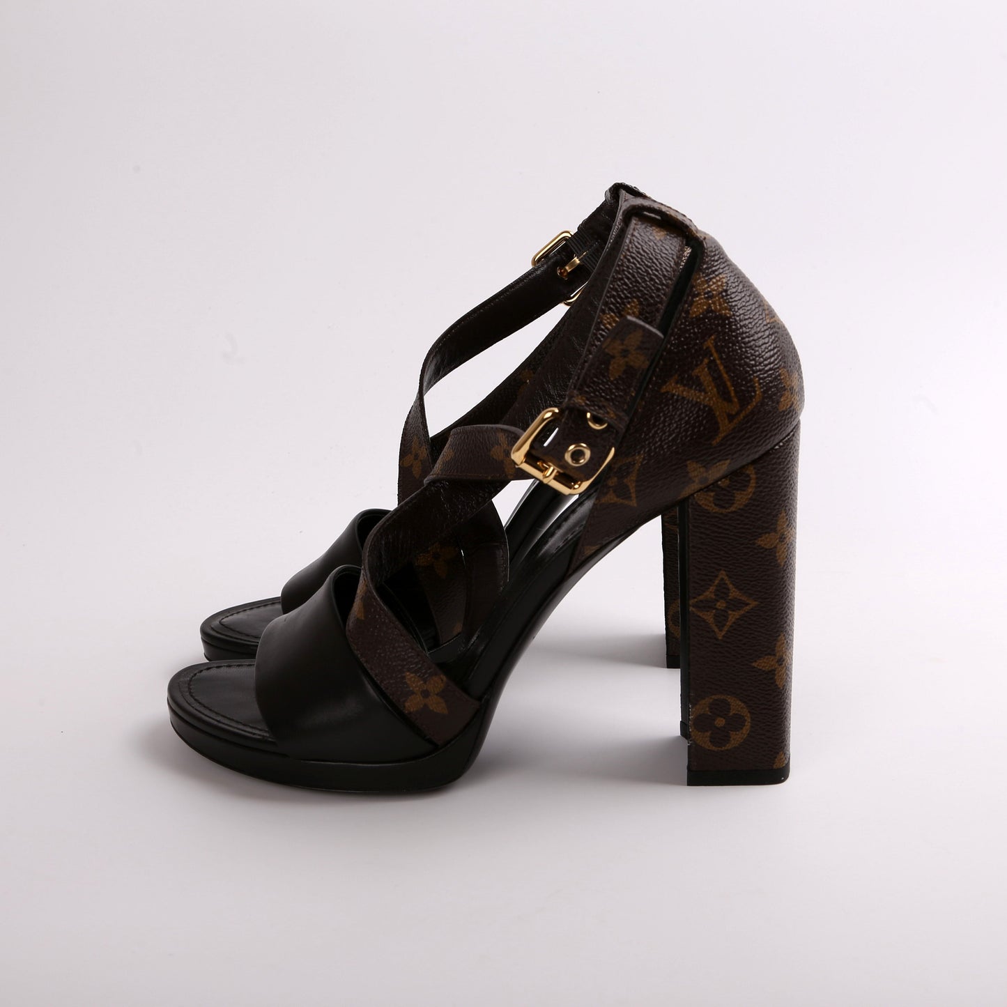 Matchmake Cross Sandals Size 40