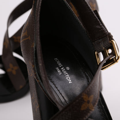 Matchmake Cross Sandals Size 40