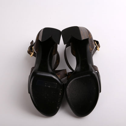 Matchmake Cross Sandals Size 40