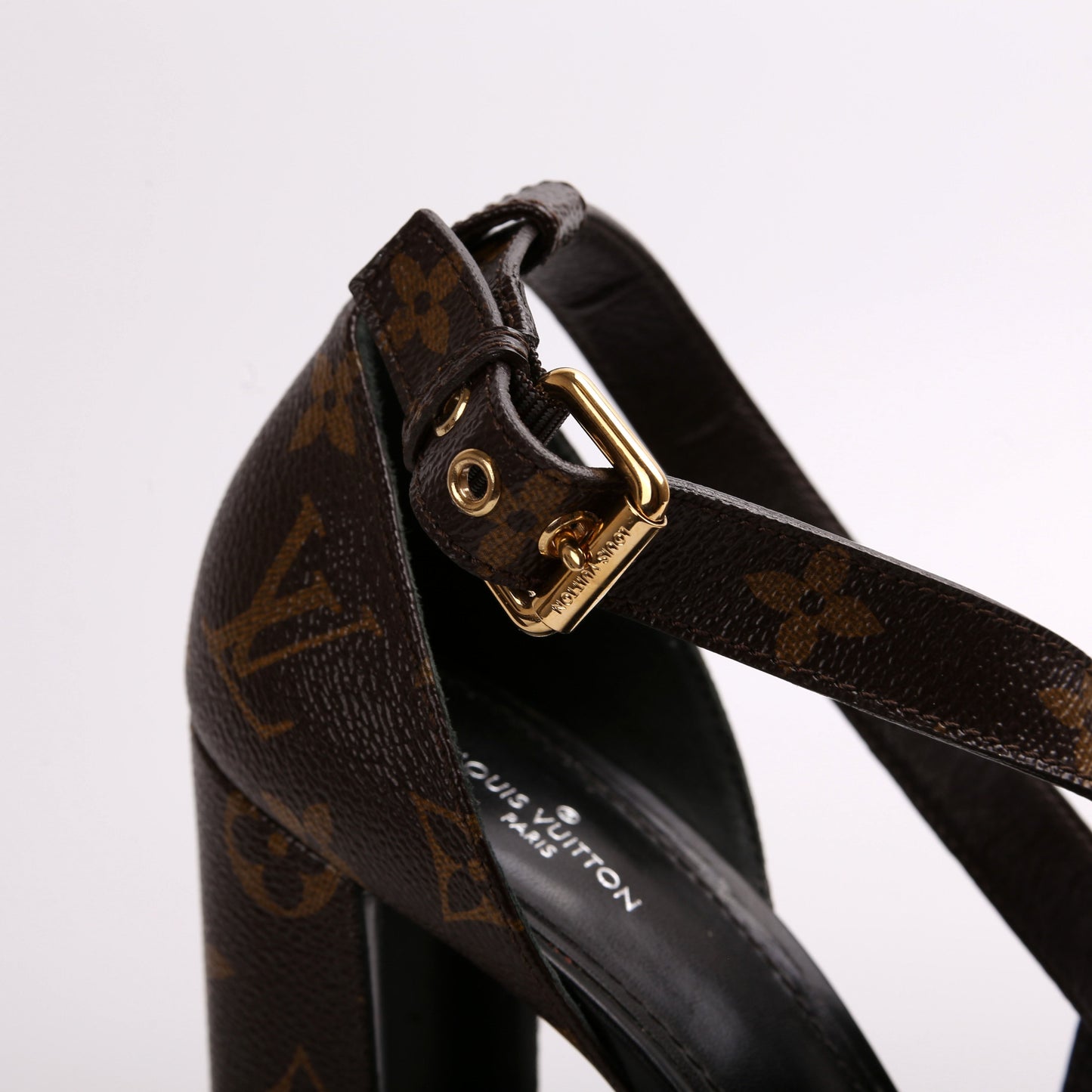 Matchmake Cross Sandals Size 40