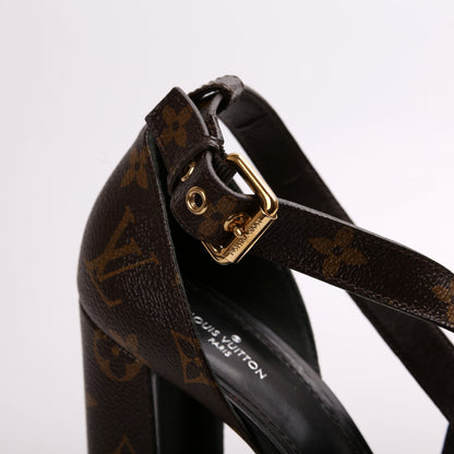 Matchmake Cross Sandals Size 40