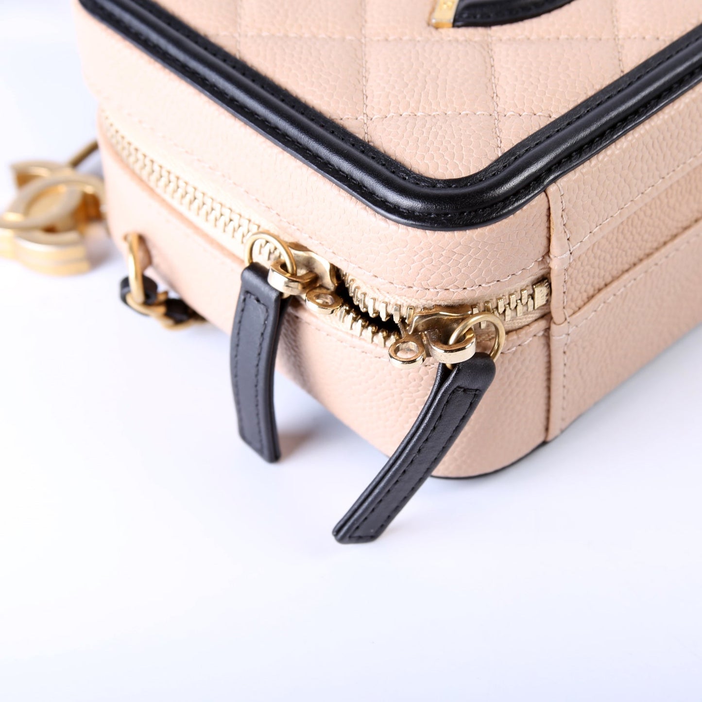 Mini Filigree Vanity Case 26M