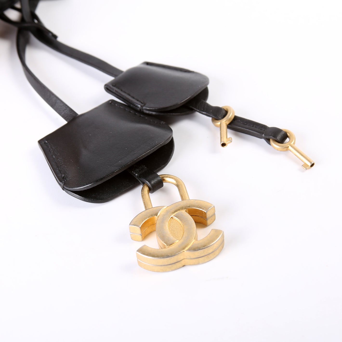 Mini Filigree Vanity Case 26M