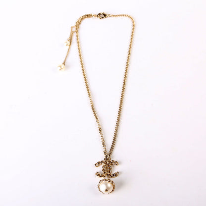 CC Chain Pendant Pearl Drop