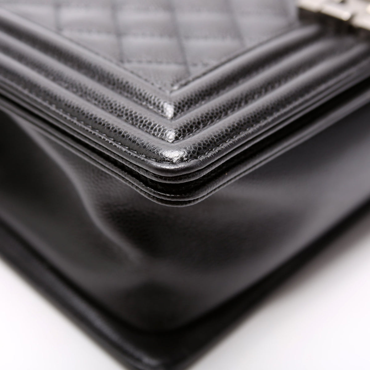 Boy Flap Medium Old Caviar RFID Black
