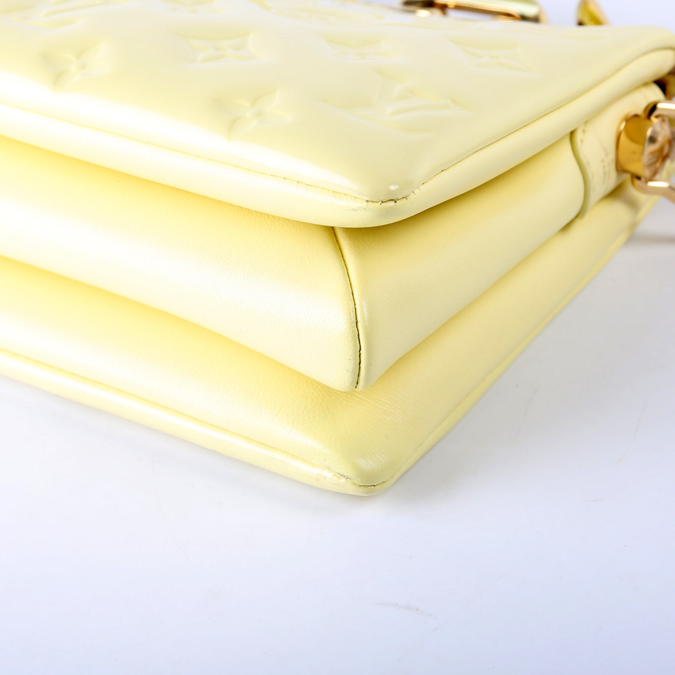 Coussin BB Vernis Yellow