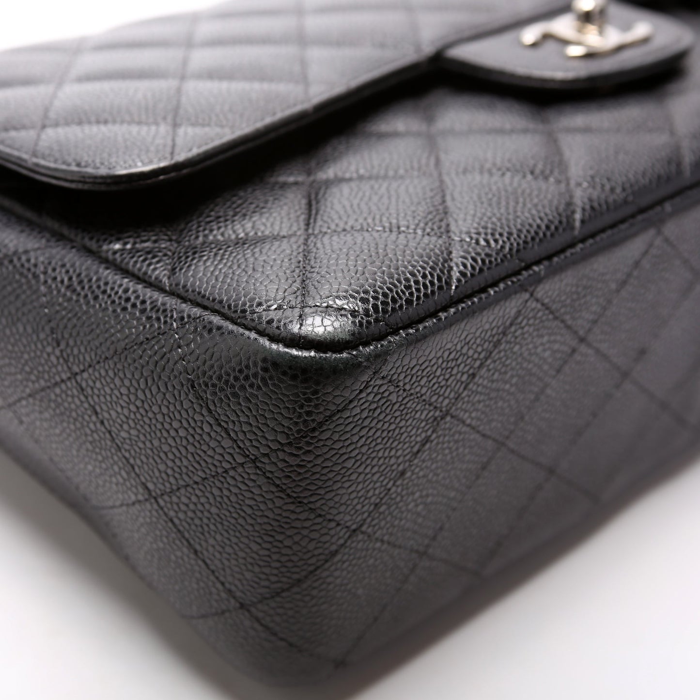 Classic Flap Jumbo Caviar 17-20M Black