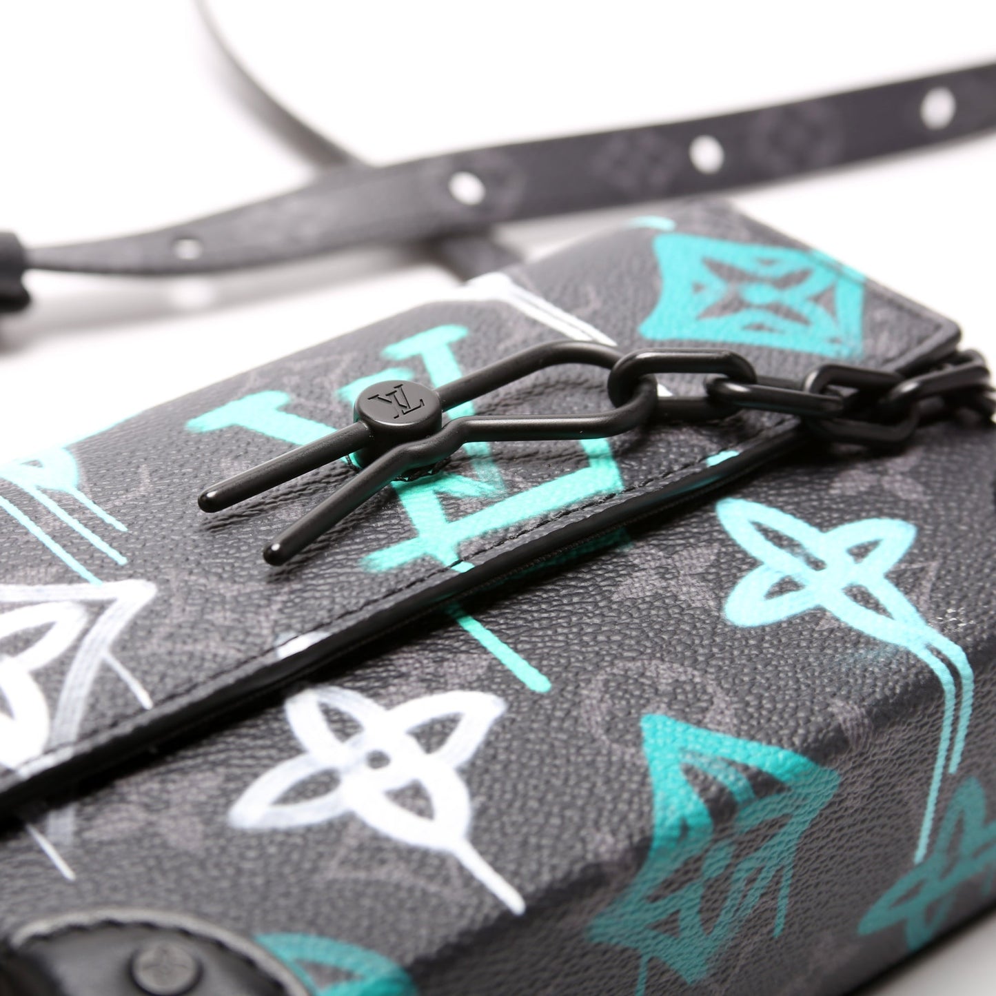 Steamer Wearable Wallet Monogram Eclipse Graffiti Black/Multi