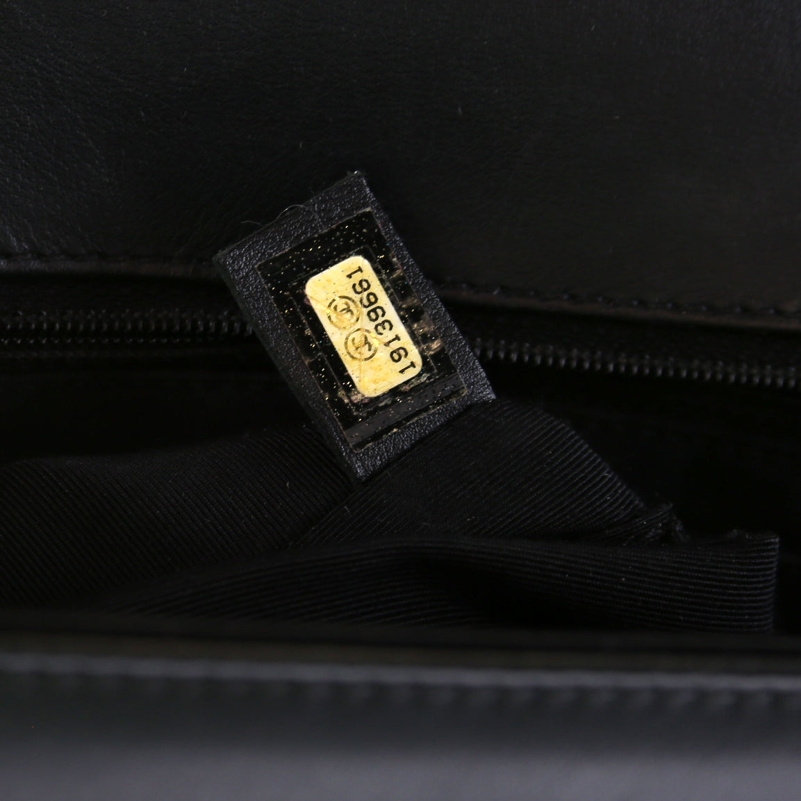 Boy Flap Medium New Patent 19M Black