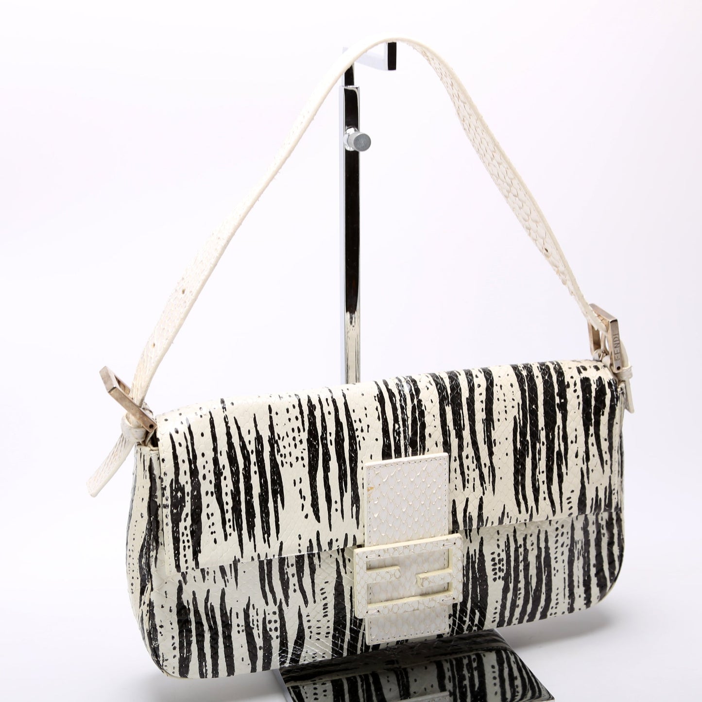 26424 Baguette Snakeskin Vintage White and Black