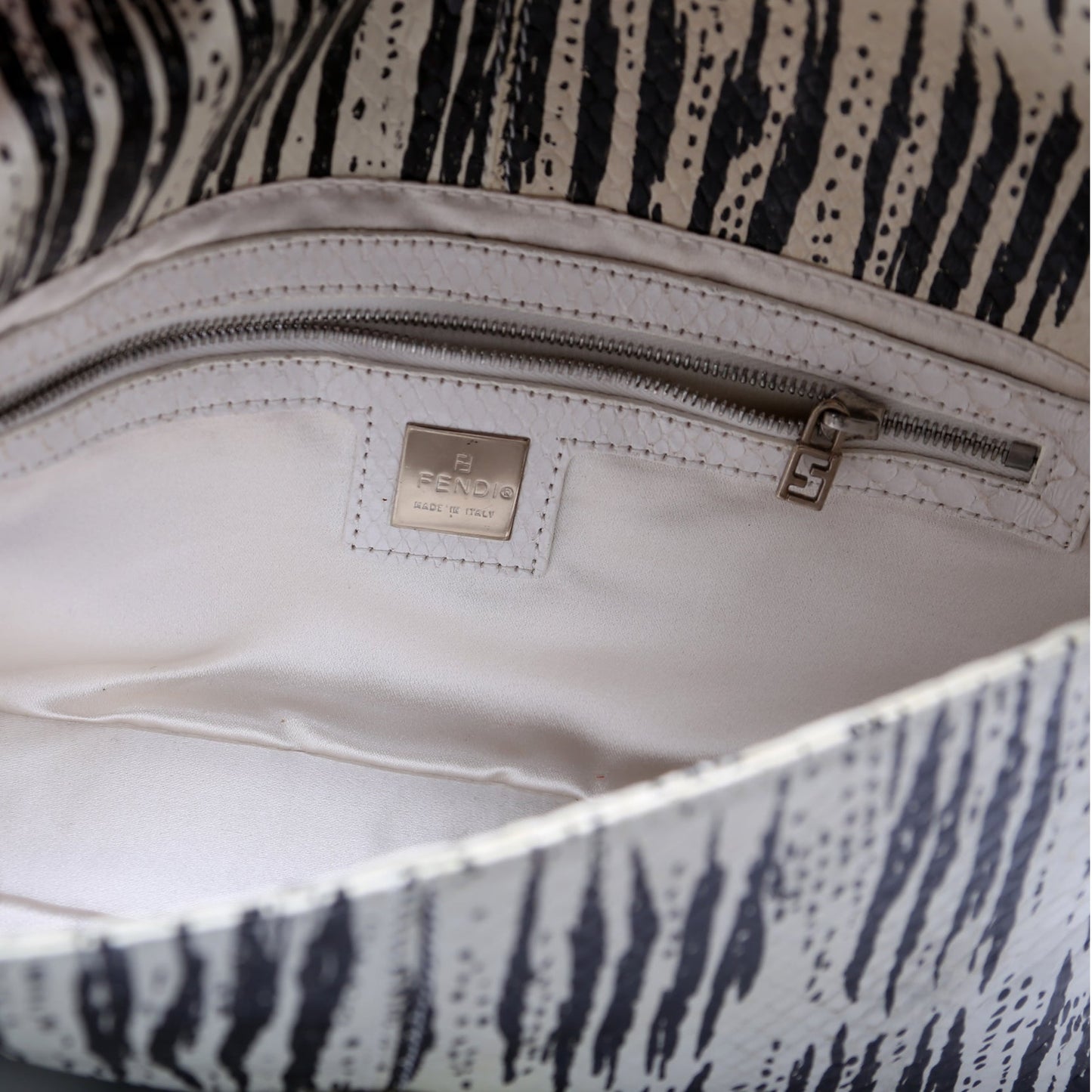 26424 Baguette Snakeskin Vintage White and Black