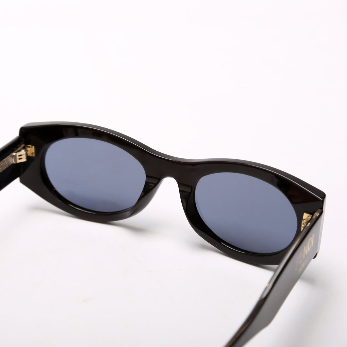 FE401251 Oval Sunglasses Black