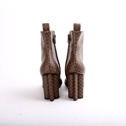 Mini Mono Silhouette Ankle Boots Size 36.5
