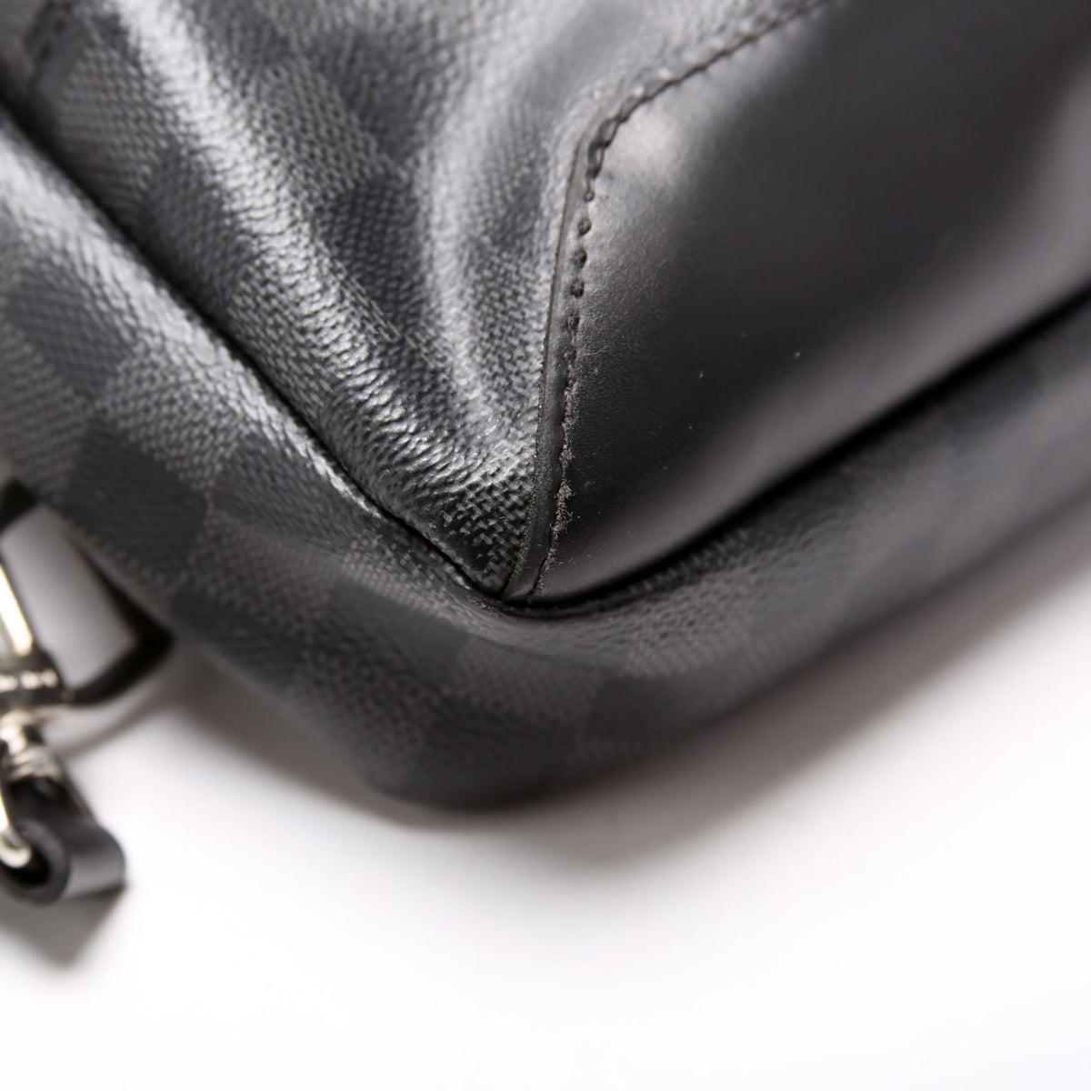 Avenue Sling Bag Graphite