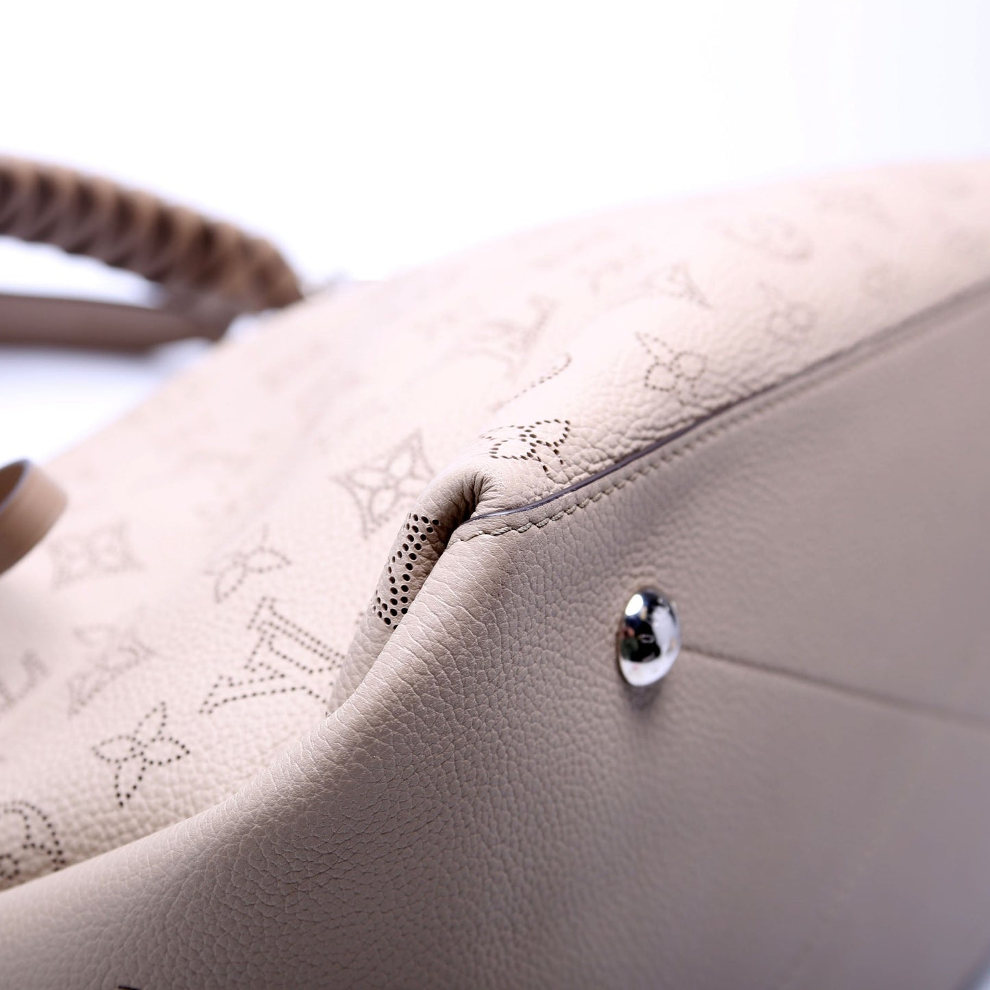 Louis-Vuitton Beaubourg Hobo MM Mahina Nude