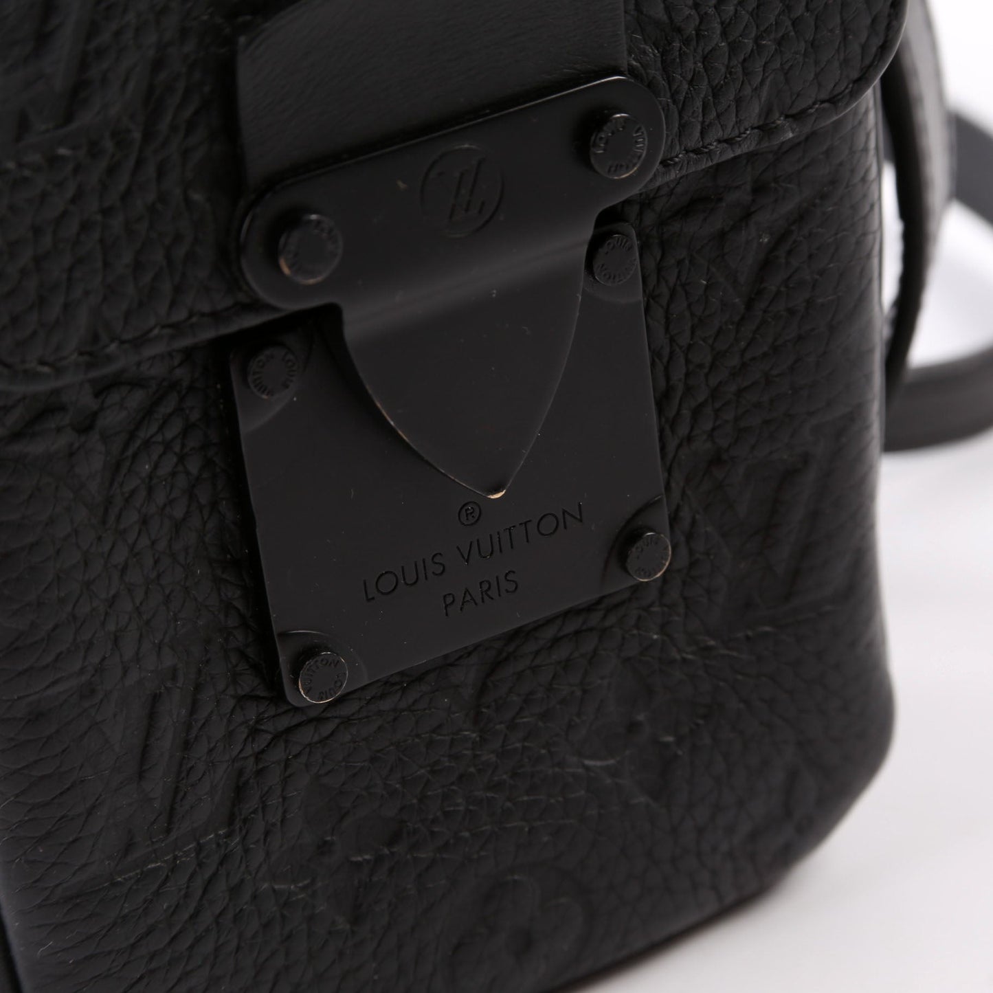 S-Lock Vertical Wearable Wallet Taurillon Black
