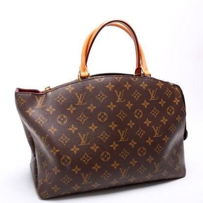 Louis-Vuitton Grand Palais Monogram