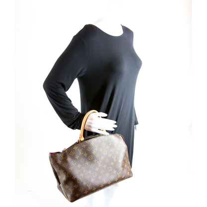 Louis-Vuitton Grand Palais Monogram