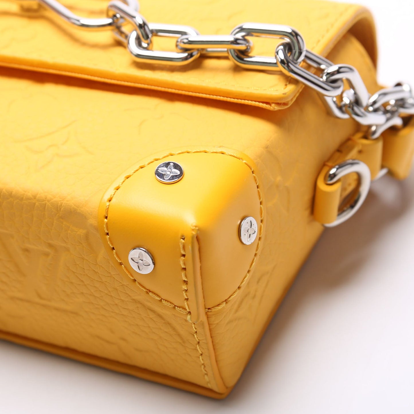 Louis-Vuitton Steamer Wearable Wallet Taurillon Yellow