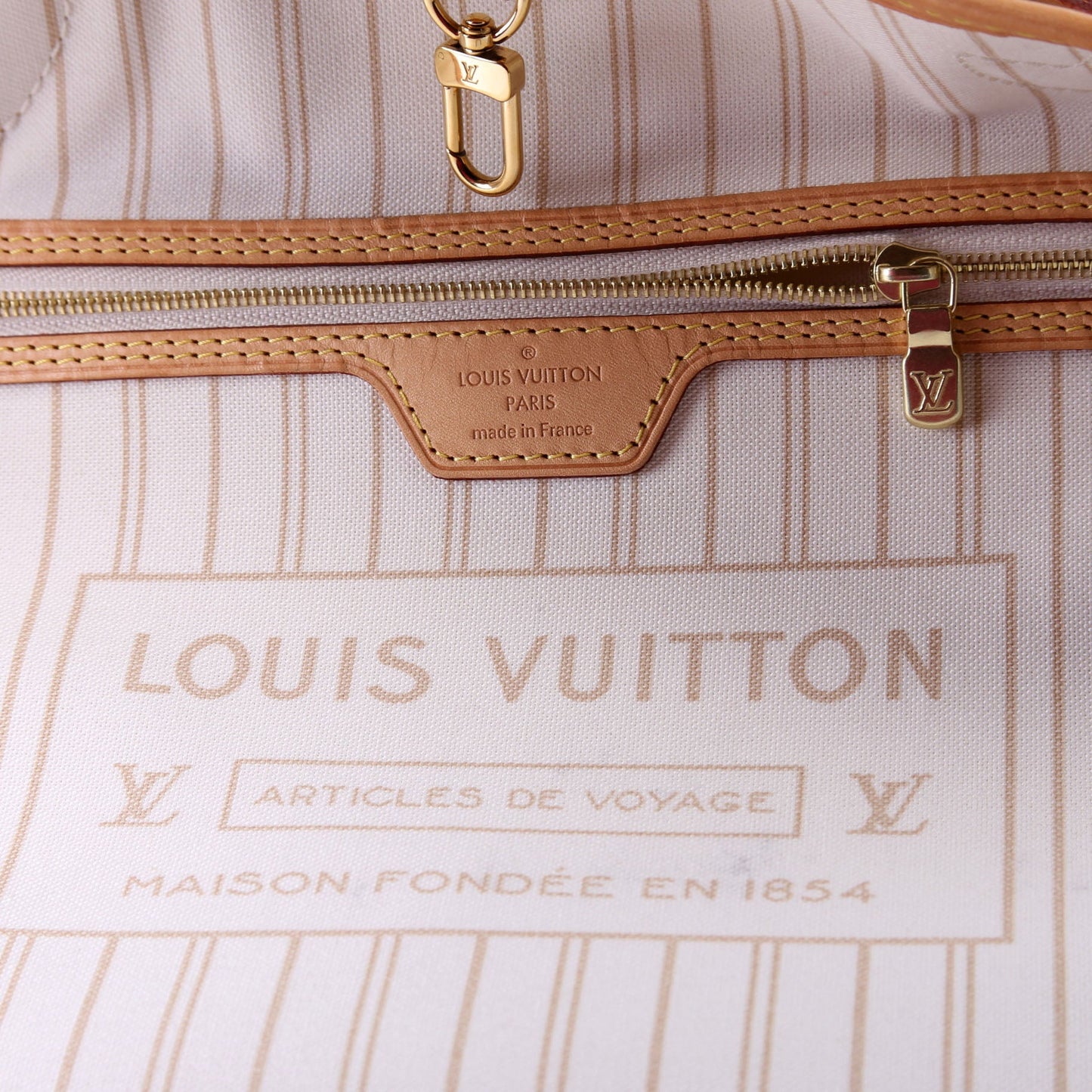 Neverfull With Wallet MM Azur White Interior