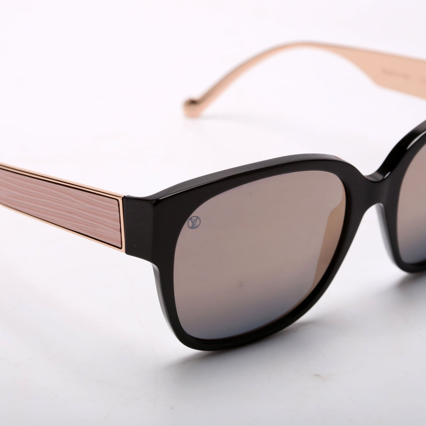 Z0870W LV Epi Cameleon Black and Pink