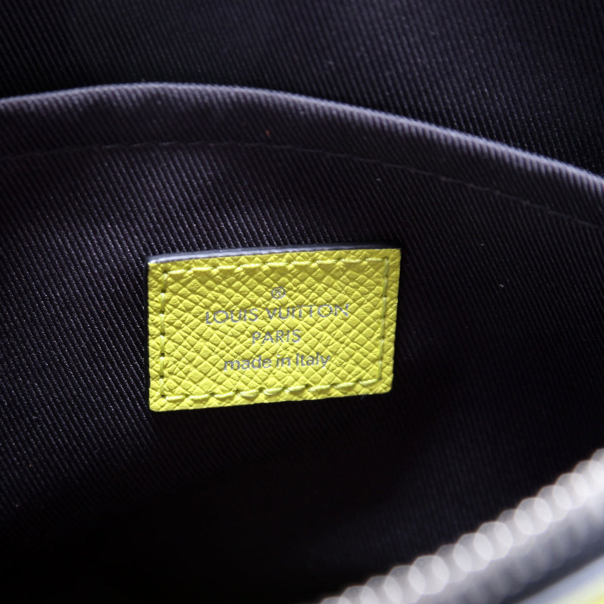Louis-Vuitton Outdoor Messenger Tiagarama