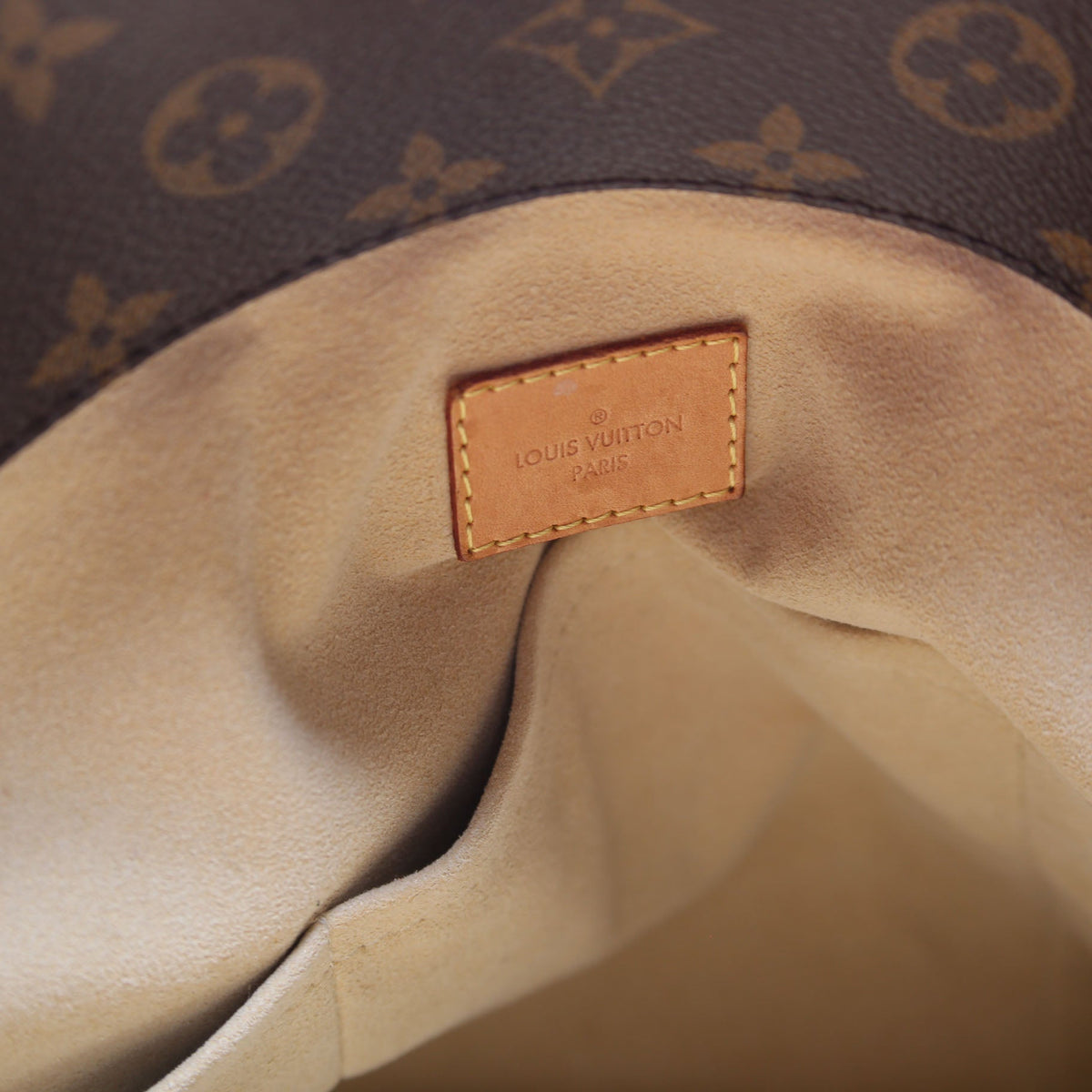 Louis-Vuitton Artsy MM Monogram