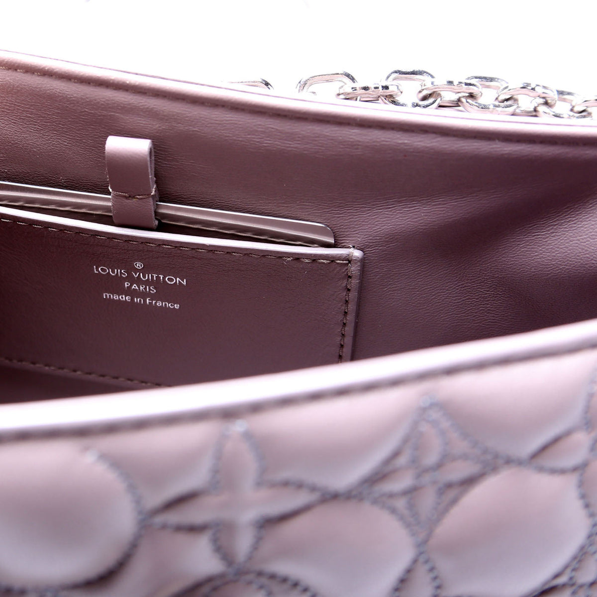 Louis-Vuitton Twist MM Malletage Flower Lambskin Taupe