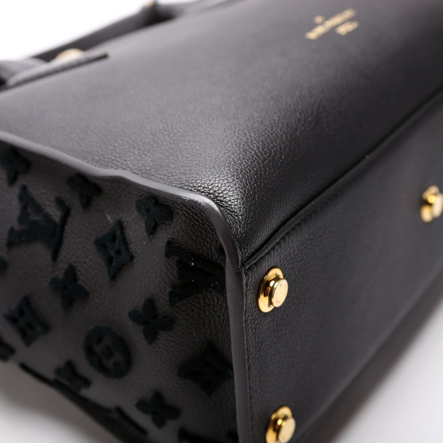 Louis-Vuitton On My Side MM Calfskin Black