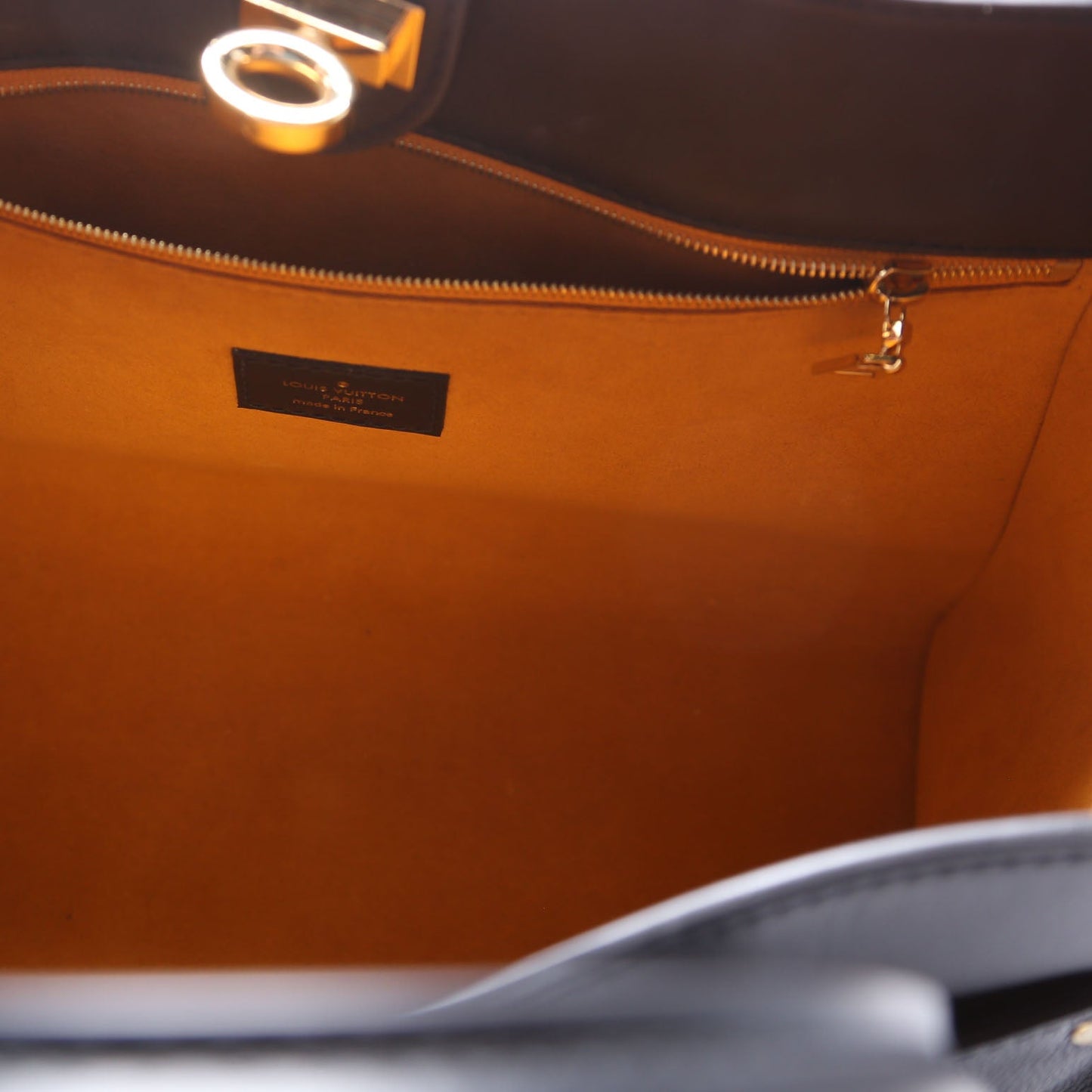 Louis-Vuitton On My Side MM Calfskin Black