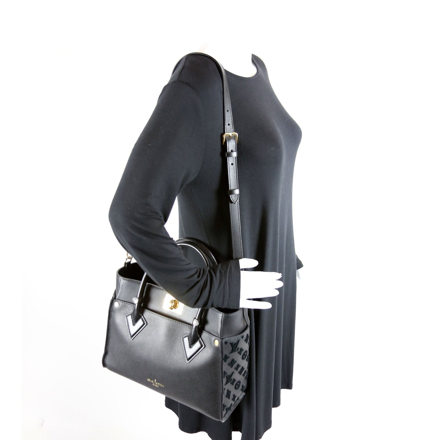 Louis-Vuitton On My Side MM Calfskin Black