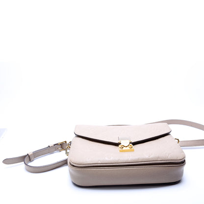 Louis-Vuitton Pochette Metis Empreinte Beige