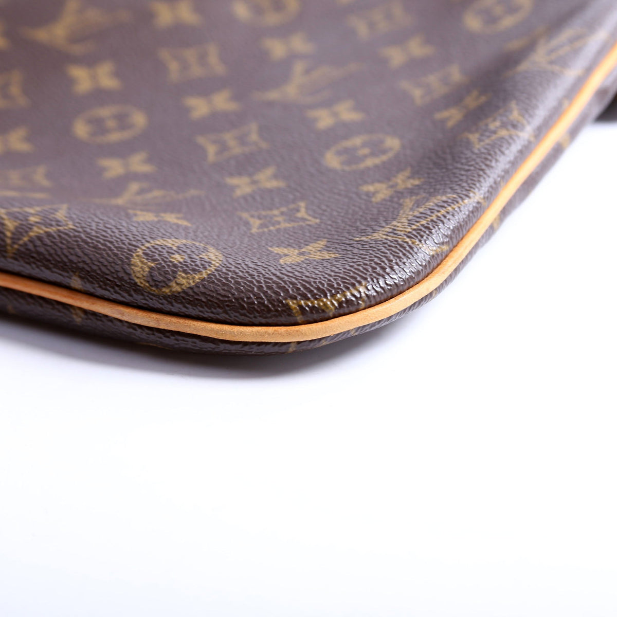 Louis-Vuitton Pochette Bosphore Monogram